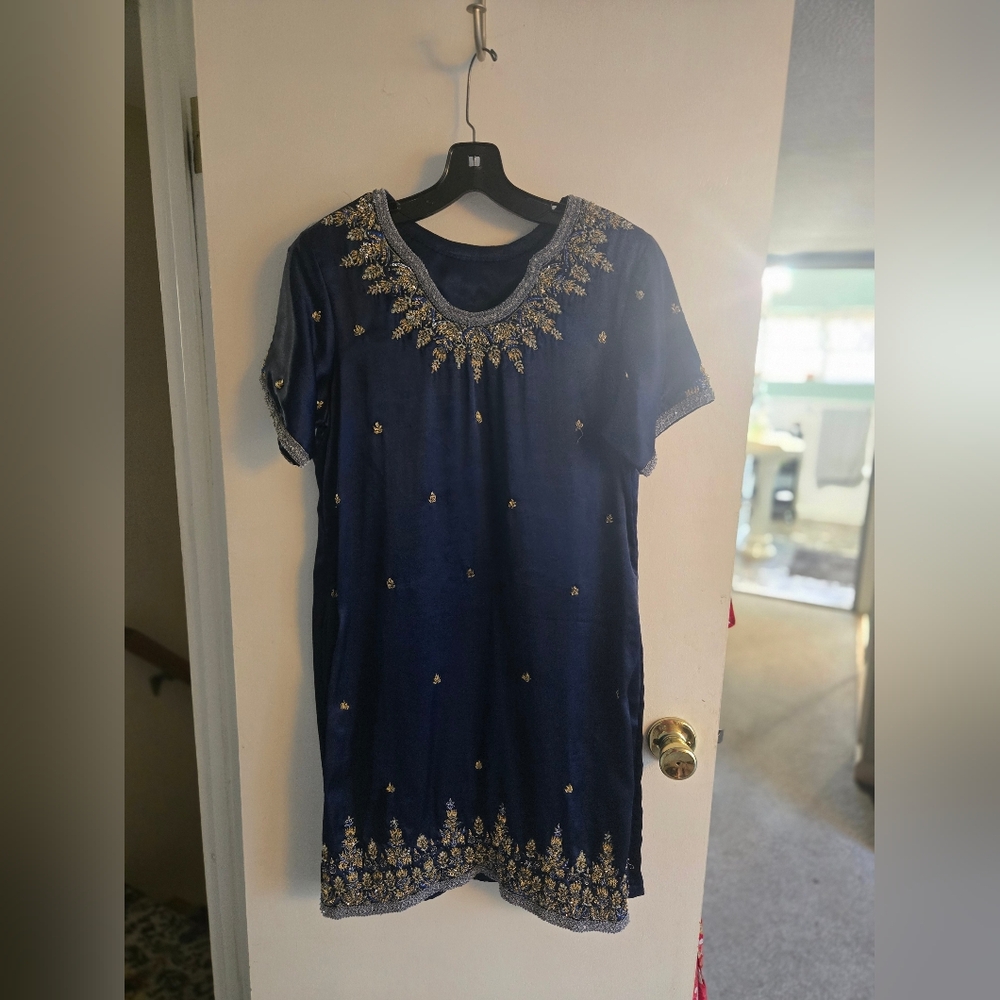 Tunic, Pants, Large Scarf Set (Salwar Kameez?)